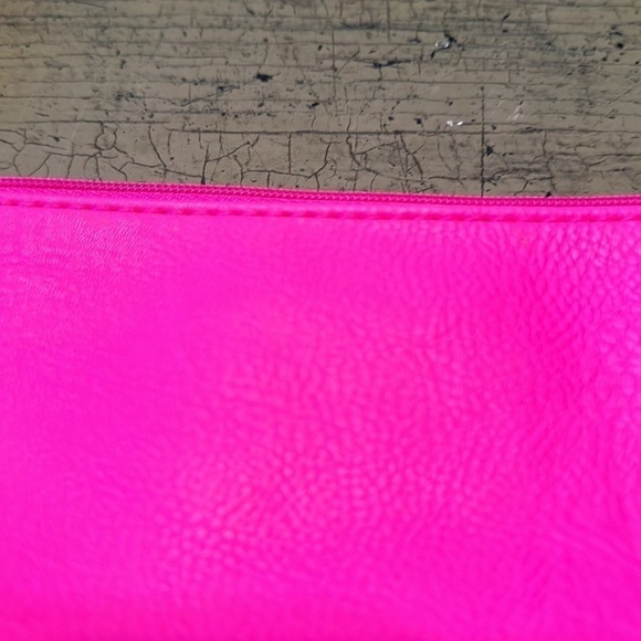 Elizabeth Arden Hot Pink Ruched Cosmetic Case - Picture 15 of 16